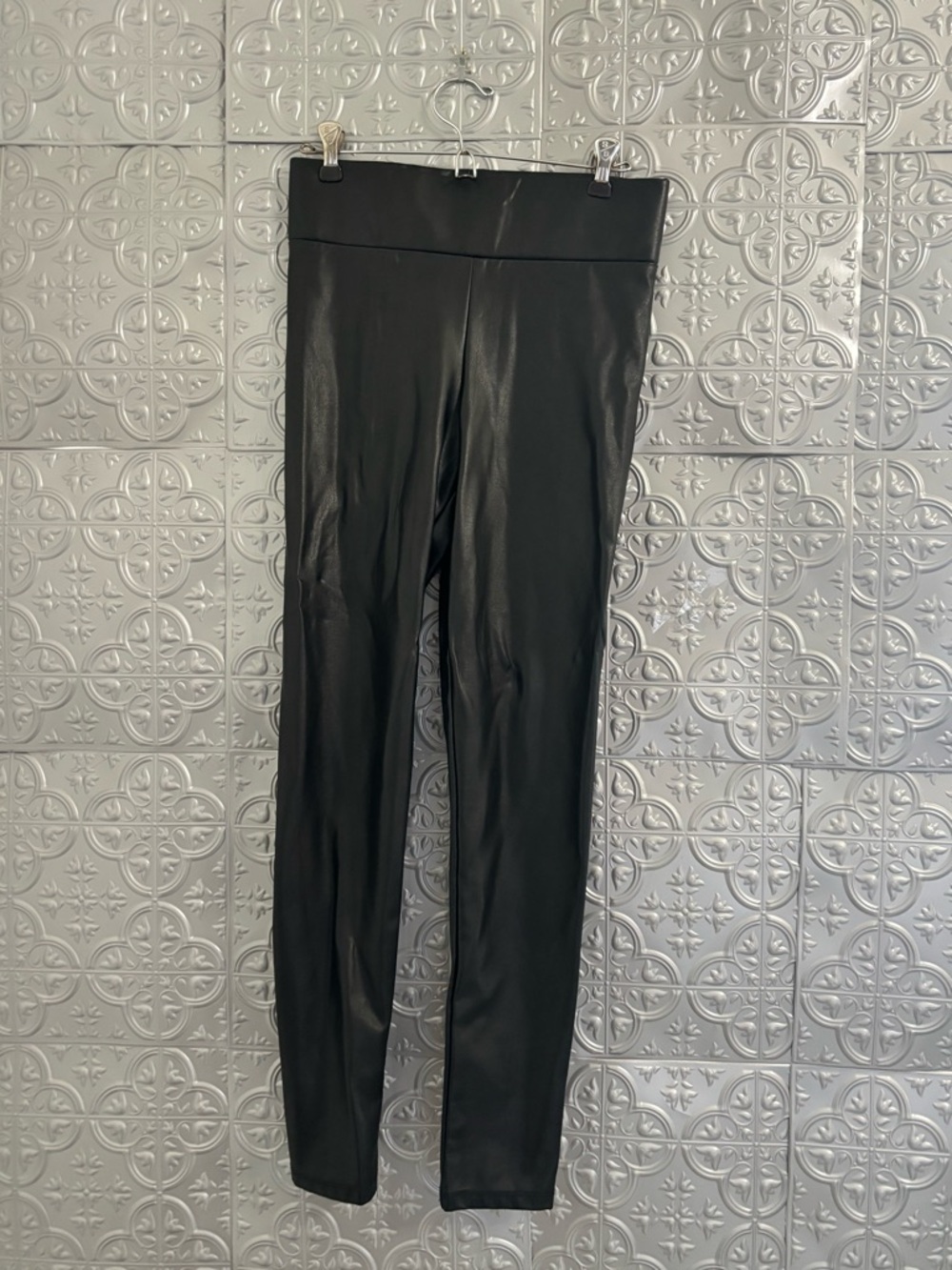 Frank Lyman Montreal Size 4 Black Faux Leather Pants Trousers luxury designer